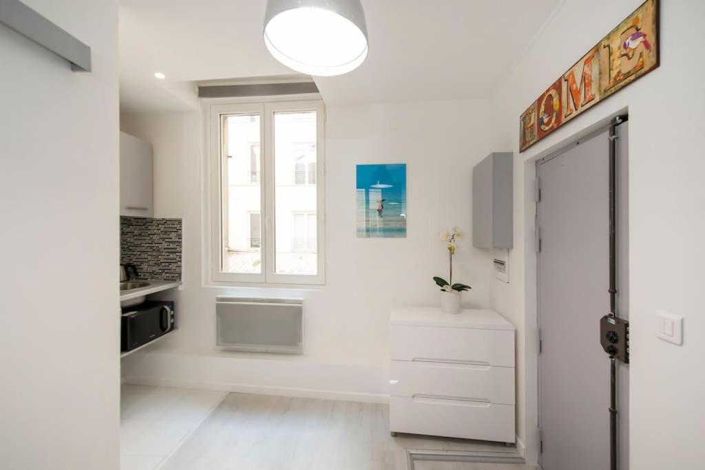 Apartment Rue Saint Denis - 02