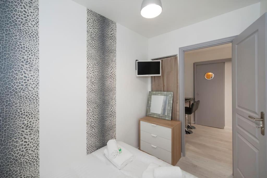 Apartment Rue Saint Denis - 02 Paris